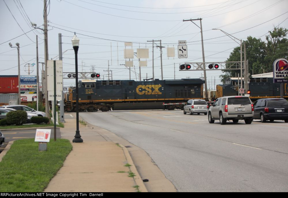 CSX 835